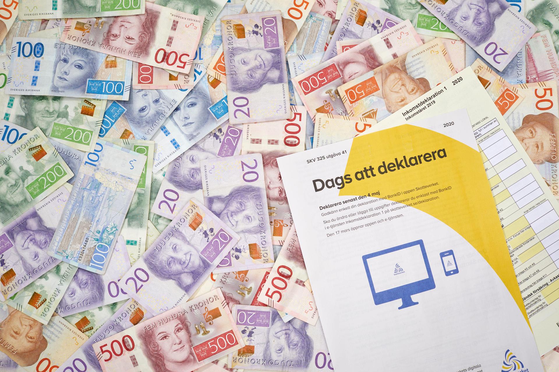 A selection of Swedish banknotes scattered on a flat surface.